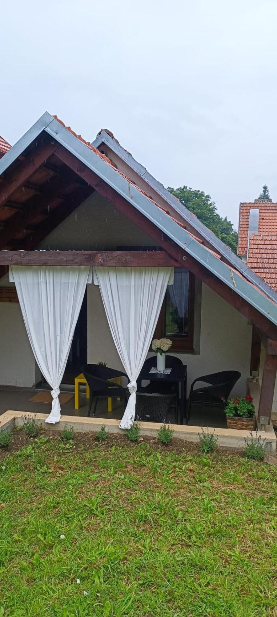 Apartman Nad Vinnym Sklepom Pouzdrany Exterior foto